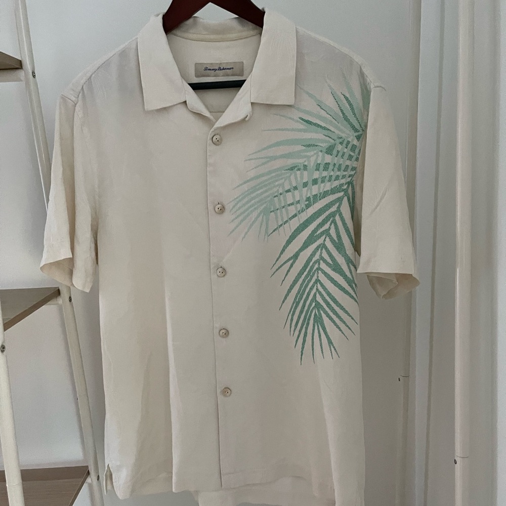 Tommy Bahama 100% silk short sleeve button down shirt